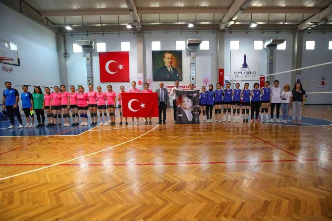 3 İlçenin Şampiyonu Bayraklı Oldu