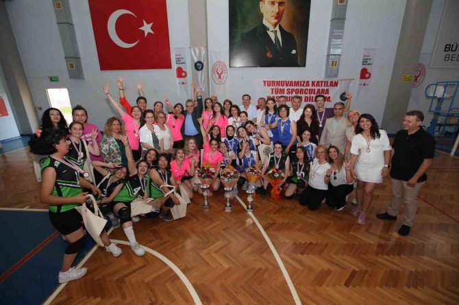 3 İlçenin Şampiyonu Bayraklı Oldu