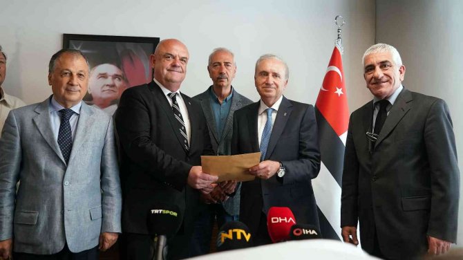 Beşiktaş Başkan Adayı Fuat Çimen Listesini Teslim Etti