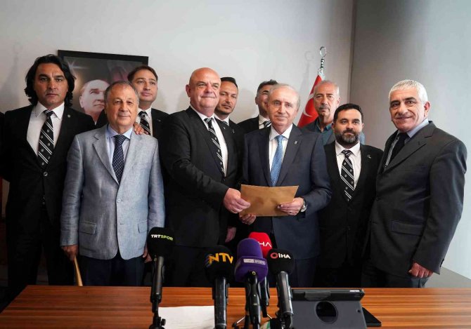 Beşiktaş Başkan Adayı Fuat Çimen Listesini Teslim Etti
