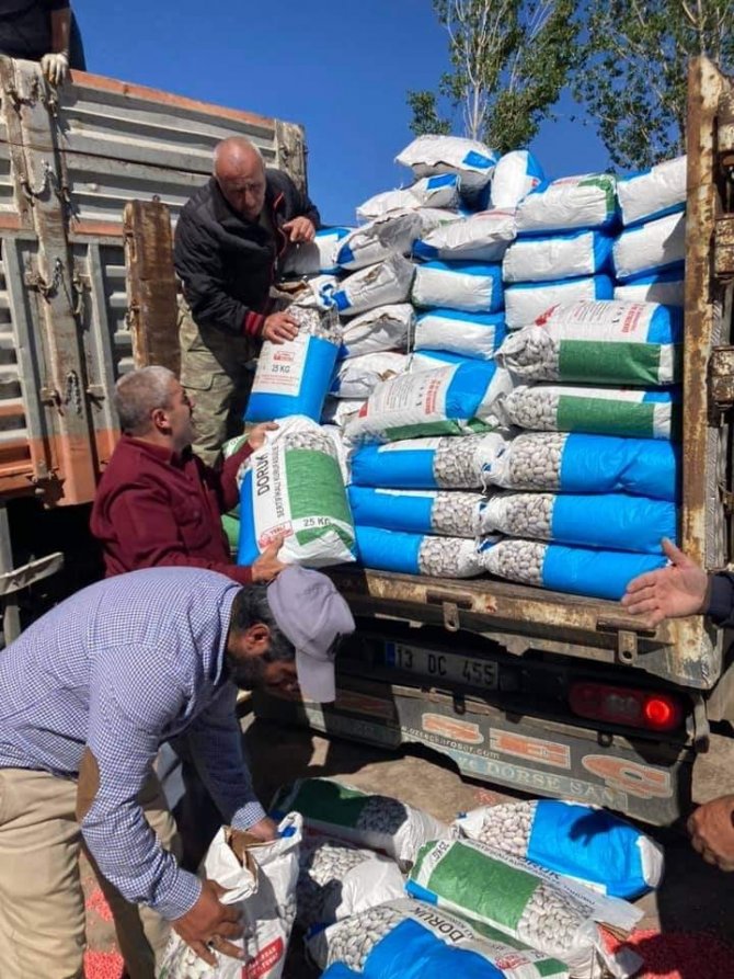 Güroymak’taki Çiftçilere Fasulye Tohumu Dağıtımı