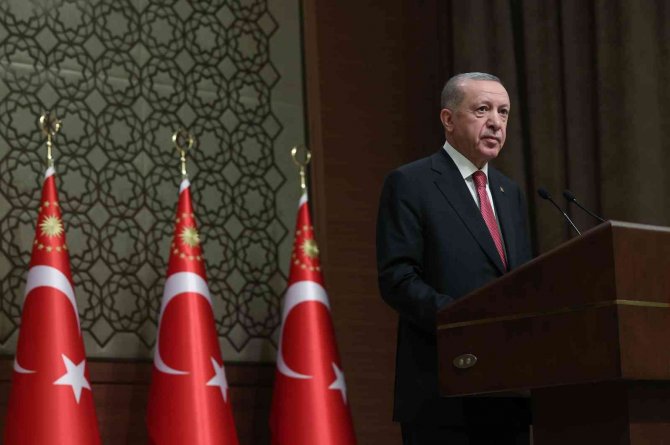 Cumhurbaşkanı Erdoğan: "Kamu Görevlilerimize Demokratik Hukuk Sınırları Dışında Söz Söyleyen Herkes Bu Devletin De Bu Milletin De Düşmanıdır"