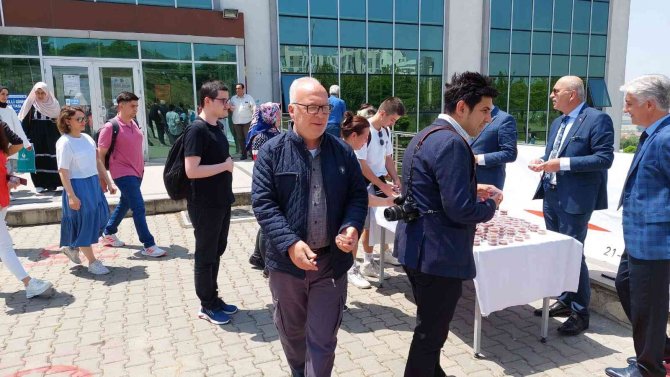 Öğrencilere ‘Hayrabolu Tatlısı’ Dağıtıldı