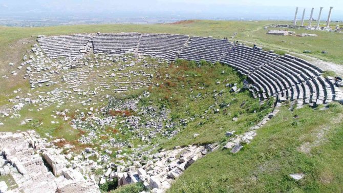 Batı Tiyatrosu’ndaki Değişim Göz Kamaştırdı
