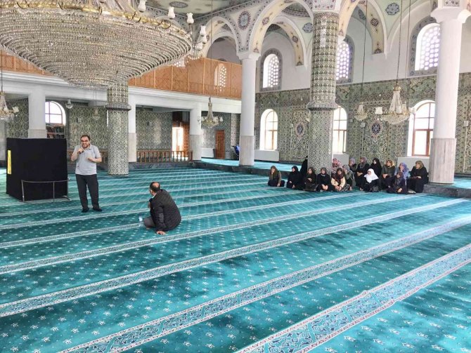 Gediz’de Hac Eğitim Seminerleri Başladı