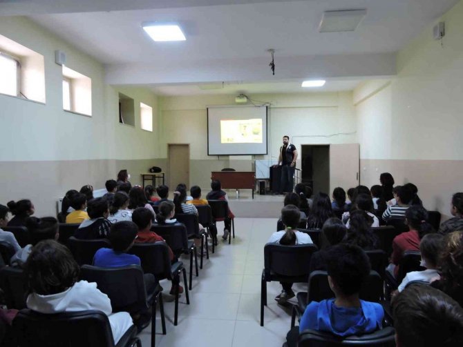 Elazığ’da Polis, 160 Öğrenciye Eğitim Verdi