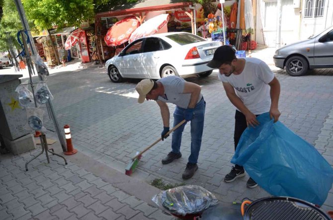 Emet Belediyesinden Çevre Düzenleme Ve Temizlik Çalışmaları