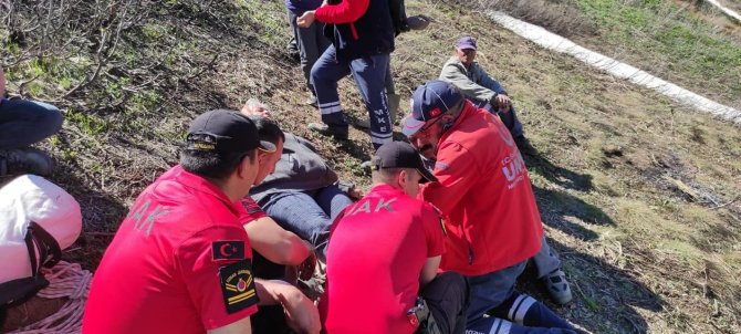 Dağda Mantar Toplarken Ayağı Kırılan Kadın Helikopterle Hastaneye Yetiştirildi