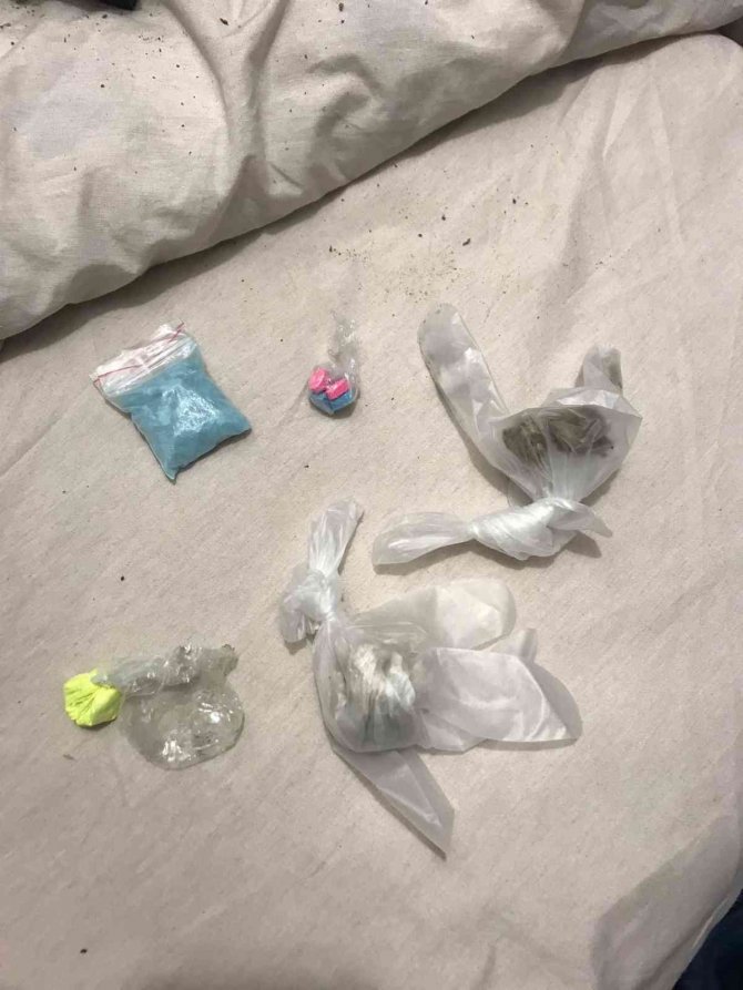 Esenyurt’ta Lüks Siteye Düzenlenen Baskında Çok Sayıda Uyuşturucu Madde Ele Geçirildi