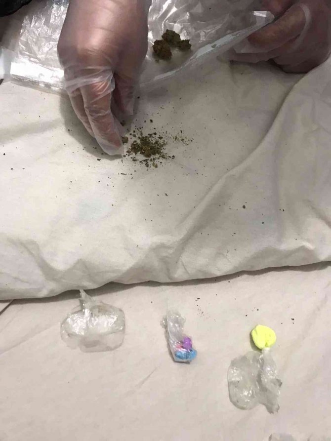 Esenyurt’ta Lüks Siteye Düzenlenen Baskında Çok Sayıda Uyuşturucu Madde Ele Geçirildi