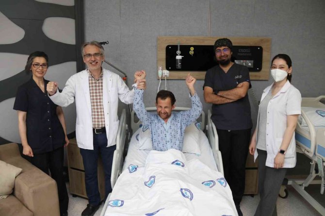 Bir Hastaya Aynı Anda 4 Kalp Ameliyatı Yapıldı