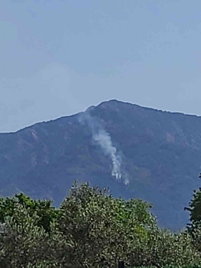 Fethiye’de Yıldırım Düşmesi Sonucu Çıkan Orman Yangını Söndürüldü
