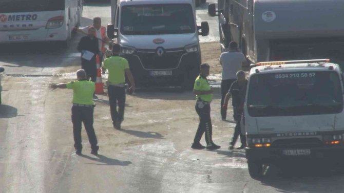 Film Çekimine Giden Karavan Zincirleme Trafik Kazasına Neden Oldu
