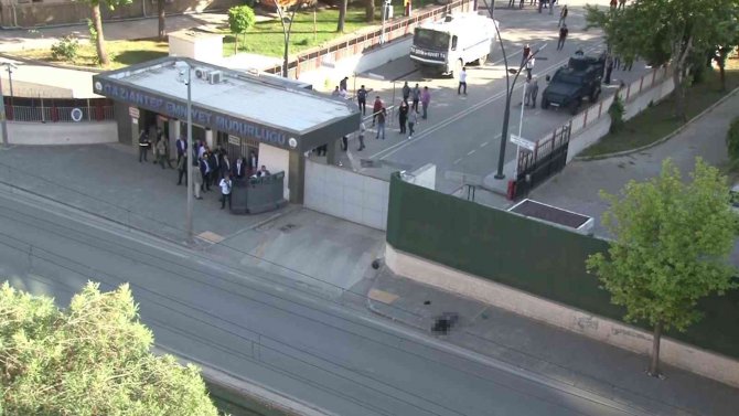 Gaziantep’te Emniyete Saldırmak İsteyen Canlı Bomba Vuruldu