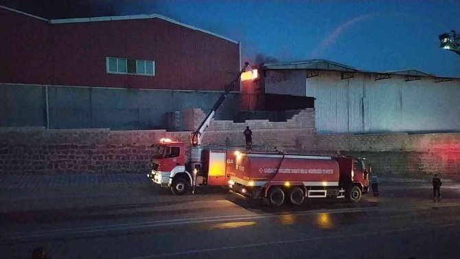 Gaziantep’te Halı Fabrikasında Korkutan Yangın
