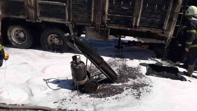 Oto Sanayi Sitesinde Oksijen Tüpü Patladı: 2 Ağır Yaralı