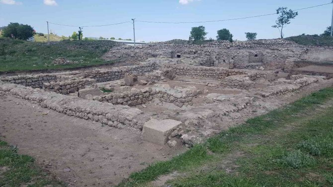 5 Bin 500 Yıllık Hadrianaupolis’te Roma Kalesi Olduğu Düşünülen Alanda Sur Kazıları Yapılacak