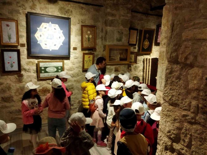 Gölcük’te Çocuklar Geleneksel Sanatları Öğreniyor