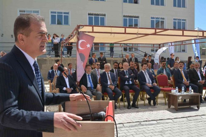 Vali Akbıyık: “45 Bin Kitap Dağıttık”