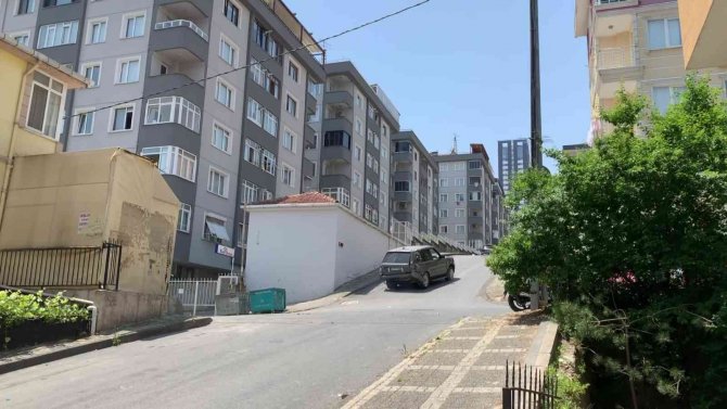 Ümraniye’de Lüks Cipin Bina Boşluğuna Düştüğü Anlar Kamerada