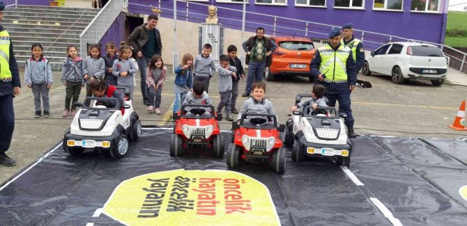 Kırsal Mahalle Çocuklarına Trafik Eğitimi