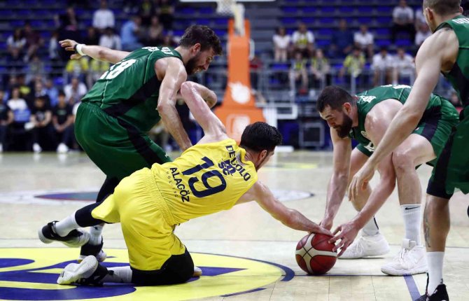 Ing Basketbol Süper Ligi Play-off: Fenerbahçe Beko: 81 - Darüşşafaka: 82