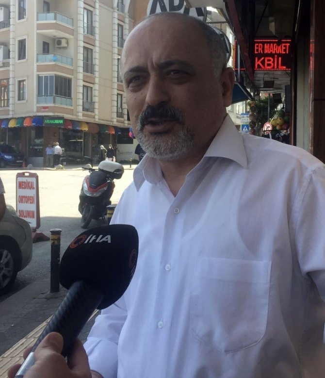 Tadına Baktığı Çileği Beğenince Kasasıyla Birlikte Çaldı: O Anlar Kamerada