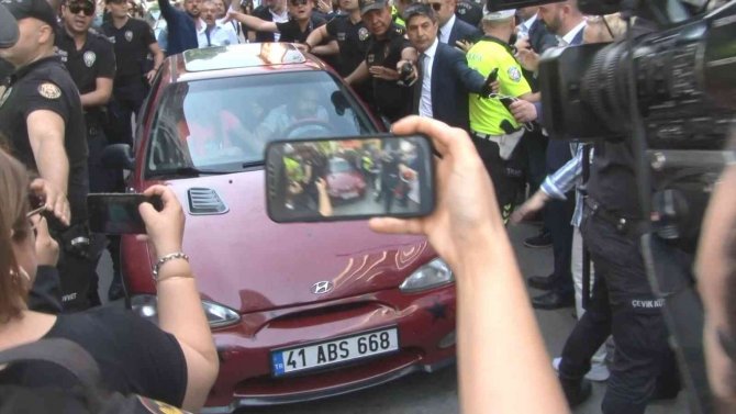 Meral Akşener’in Esnaf Ziyareti Öncesi Arbede