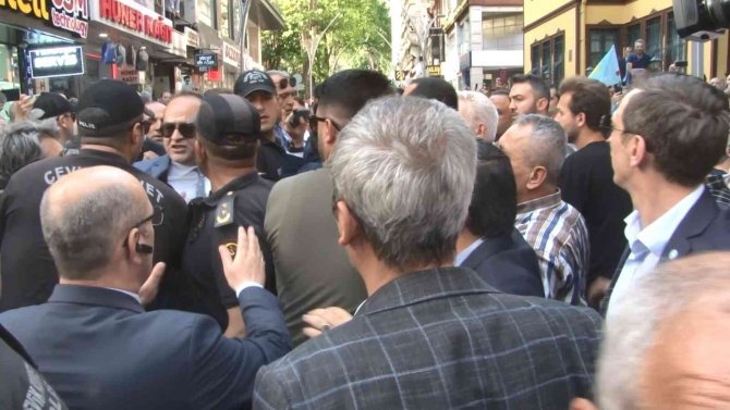 Meral Akşener’in Esnaf Ziyareti Öncesi Arbede