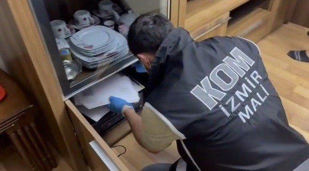 İ̇zmir’deki Fetö Operasyonunda 5 Tutuklama