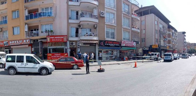 İ̇zmir’de İki Grup Arasında Silahlı Kavga: 3 Yaralı