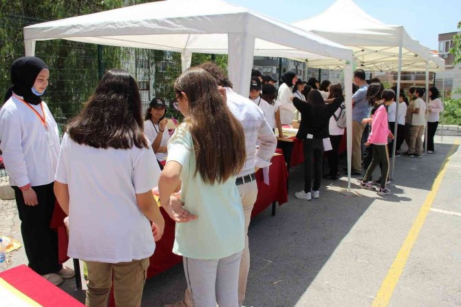 Ortaokul Öğrencilerinden Bilim Fuarı