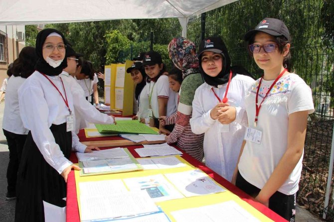 Ortaokul Öğrencilerinden Bilim Fuarı