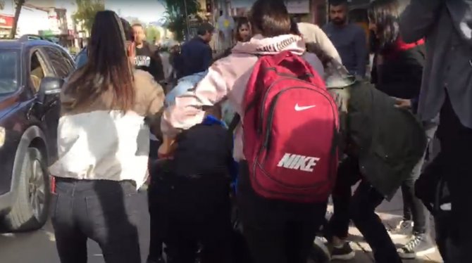 Kars’ta Liseli Kızların Kavgası Kamerada