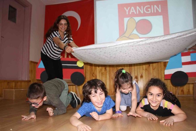 Kartal’da Çocuk Gelişim Merkezi’ndeki Öğrencilere Yangın Eğitimi Verildi