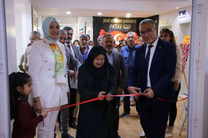 Minik Öğrenciler Kendi Kitaplarını Bastı