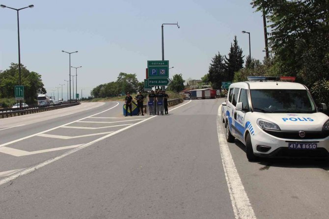 Polis Ekipleri Tem’de Taraftar Nöbetinde