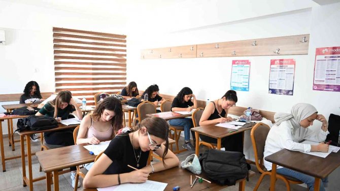 Kemer Belediyesi Eğitim Kursundaki Öğrenciler Seri Deneme Sınavı Sürecine Girdi