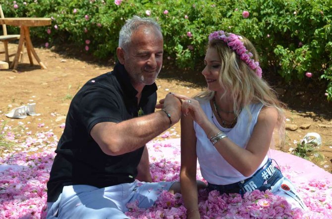 Galatasaray Kaleci Antrenörü Fadıl Koşutan, Gül Bahçelerine Hayran Kaldı