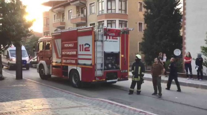 Evin Mutfağında Çıkan Yangın Paniğe Sebep Oldu