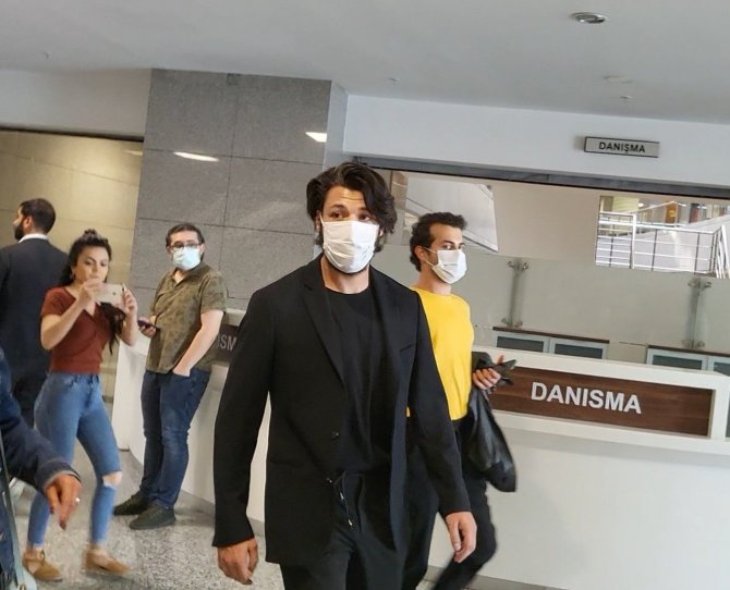 Kubilay Aka’nın ‘Uyurken Fotoğraf Paylaşma’ Davası Düştü