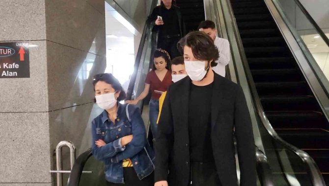 Kubilay Aka’nın ‘Uyurken Fotoğraf Paylaşma’ Davası Düştü