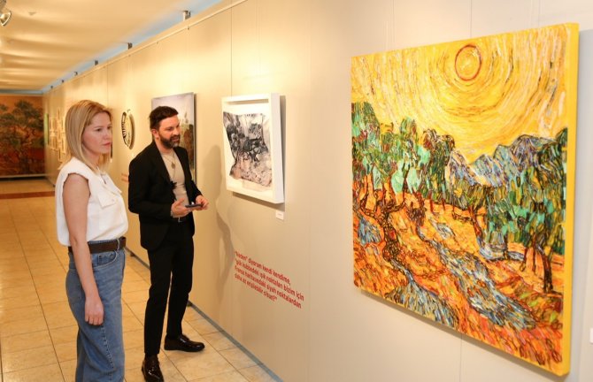 “Vıncent Van Gogh İ̇le Birlikte Zeytin Ağaçları Gölgesinde” Aksm’de
