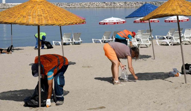 Kuşadası’nda Kıyı Temizliği