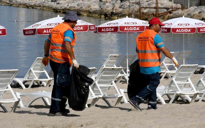 Kuşadası’nda Kıyı Temizliği
