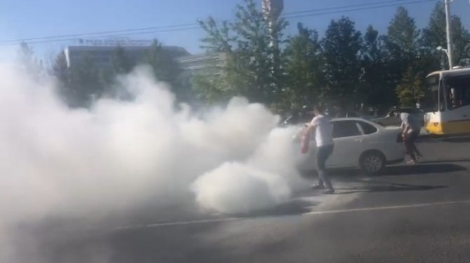 Yanan Araç İçin Vatandaşlar Seferber Oldu
