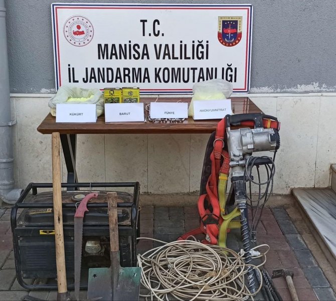 Defineciler Sınır Tanımıyor: Bu Kez Patlayıcıyla Yakalandılar