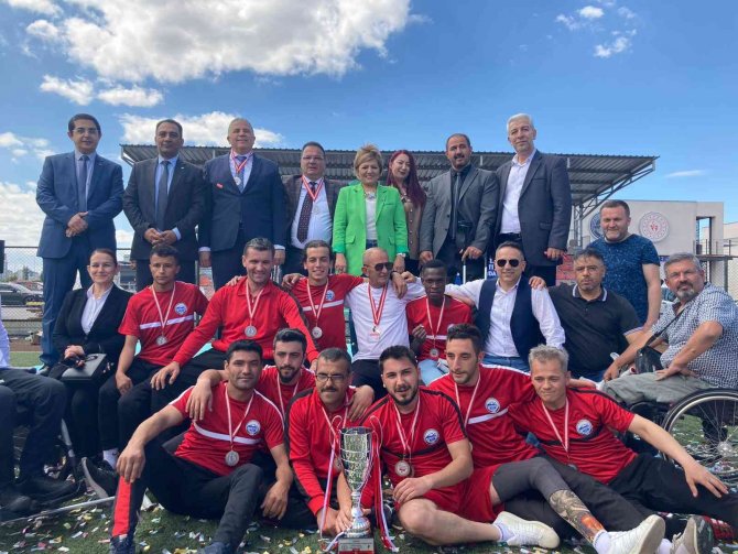 Melikgazi Belediyesi Bedensel Engelliler Futbol Takımı Şampiyon Oldu