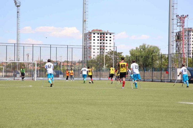 Melikgazi Belediyesi Bedensel Engelliler Futbol Takımı Şampiyon Oldu