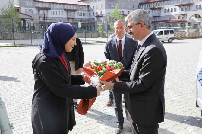 Milli Eğitim Bakan Yardımcısı Yılmaz, Patnos Ve Tutak İlçelerini Ziyaret Etti